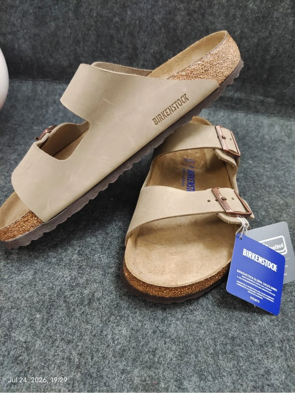 NWOB Birkenstock Arizona Beige Two-Strap Sandals with Soft Footbed Men’s size 12